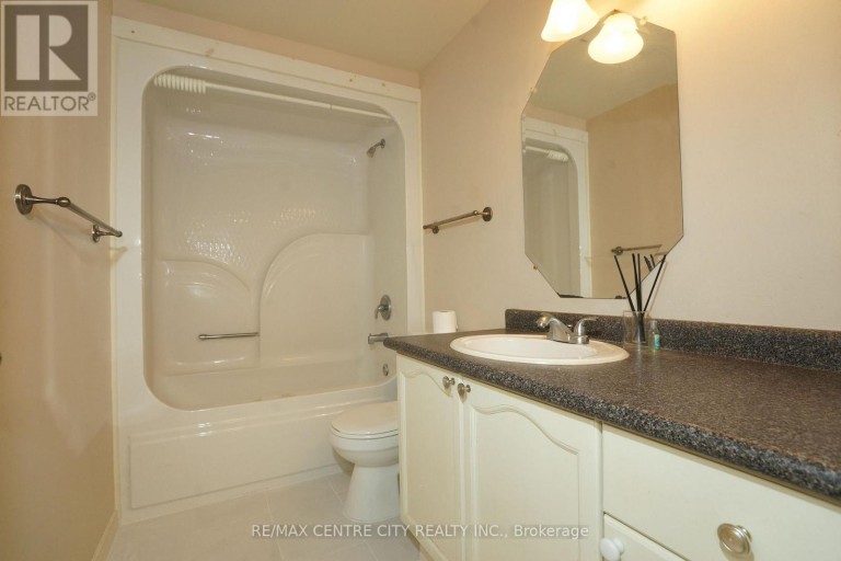 8 - 50 CHAPMAN COURT, London North (North I), Ontario, N6G5E1