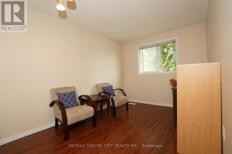 8 - 50 CHAPMAN COURT, London North (North I), Ontario, N6G5E1