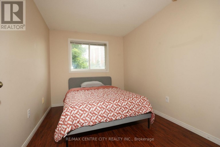 8 - 50 CHAPMAN COURT, London North (North I), Ontario, N6G5E1