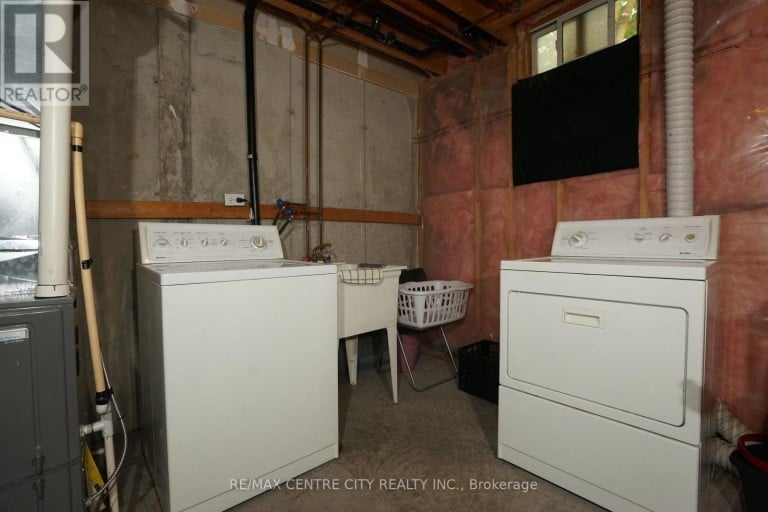 8 - 50 CHAPMAN COURT, London North (North I), Ontario, N6G5E1