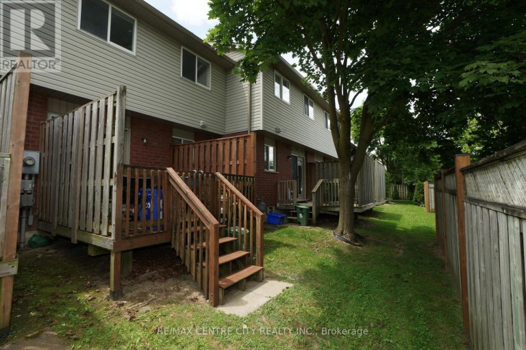 8 - 50 CHAPMAN COURT, London North (North I), Ontario, N6G5E1