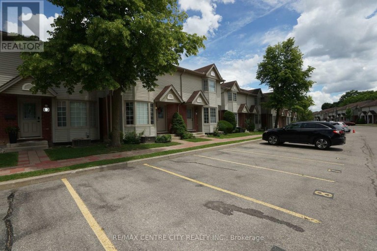 8 - 50 CHAPMAN COURT, London North (North I), Ontario, N6G5E1