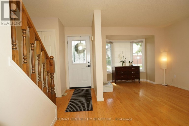 8 - 50 CHAPMAN COURT, London North (North I), Ontario, N6G5E1