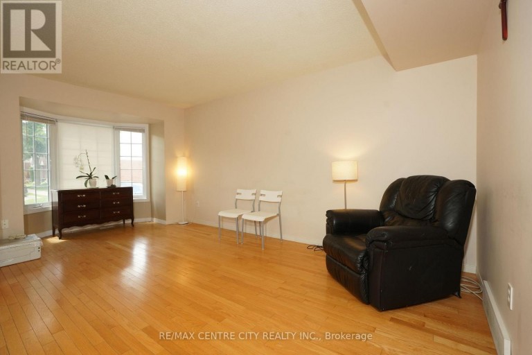 8 - 50 CHAPMAN COURT, London North (North I), Ontario, N6G5E1