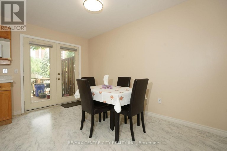 8 - 50 CHAPMAN COURT, London North (North I), Ontario, N6G5E1
