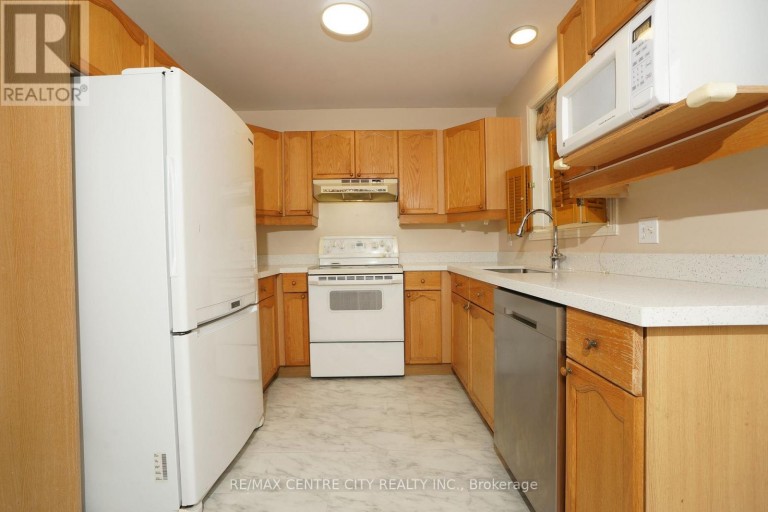 8 - 50 CHAPMAN COURT, London North (North I), Ontario, N6G5E1