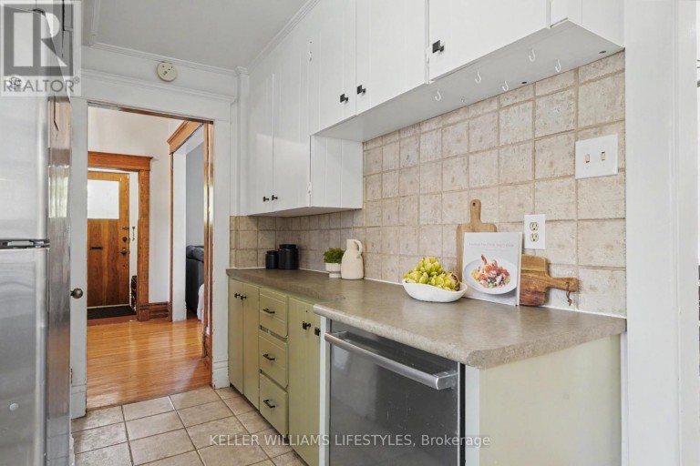 31 GERRARD STREET, London South (South F), Ontario, N6C4C6