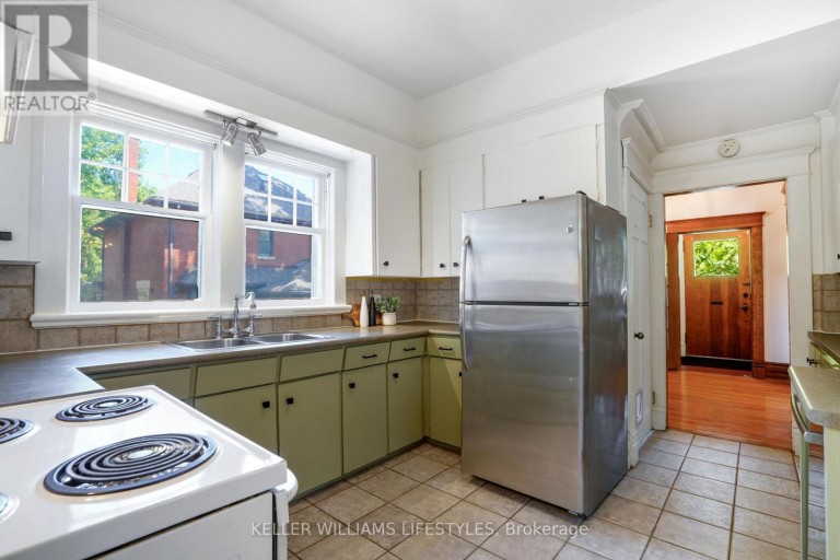 31 GERRARD STREET, London South (South F), Ontario, N6C4C6