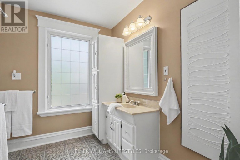 31 GERRARD STREET, London South (South F), Ontario, N6C4C6