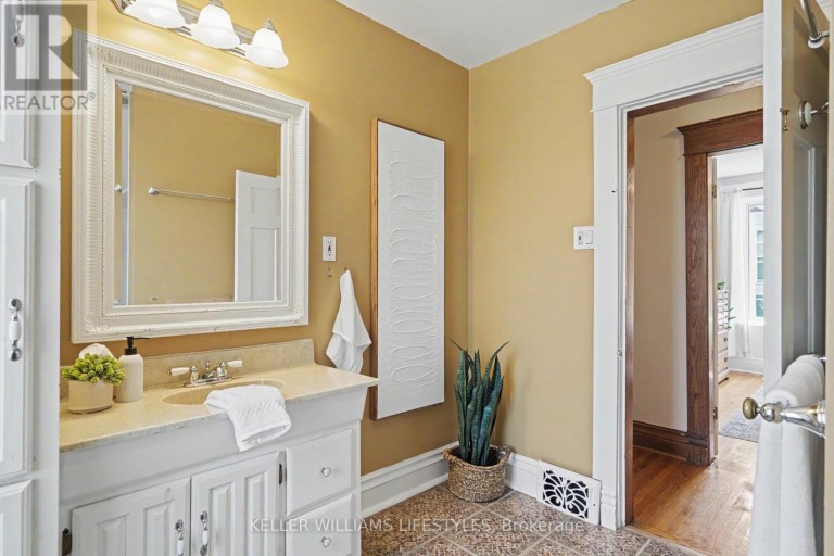 31 GERRARD STREET, London South (South F), Ontario, N6C4C6