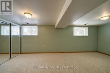 229 DATAS DRIVE E Clearview (Stayner) Ontario photo 32