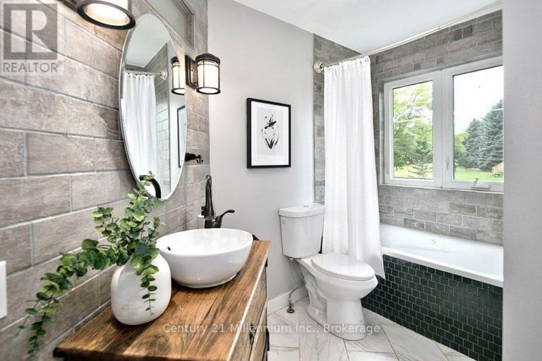 46 DONALD AVENUE, Clearview (Nottawa), Ontario, L0M1P0