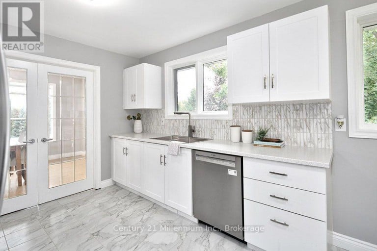 46 DONALD AVENUE, Clearview (Nottawa), Ontario, L0M1P0