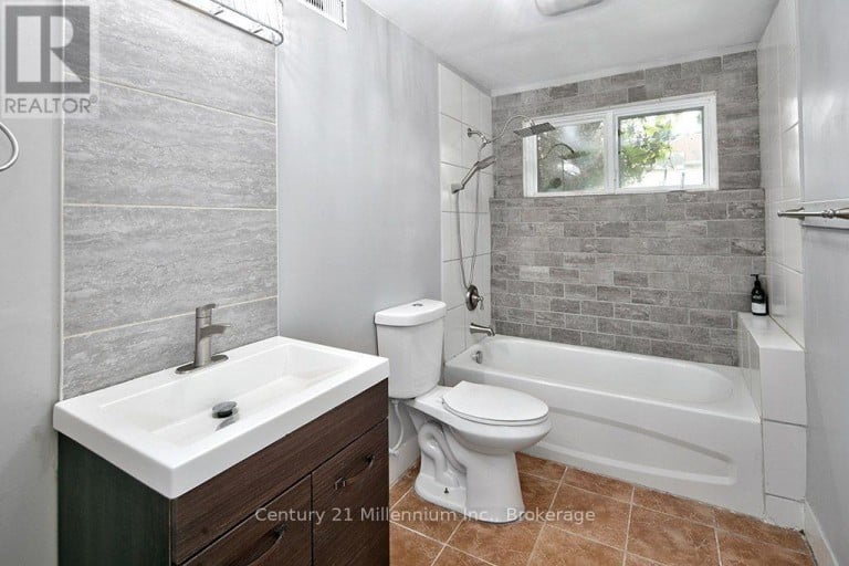 46 DONALD AVENUE, Clearview (Nottawa), Ontario, L0M1P0