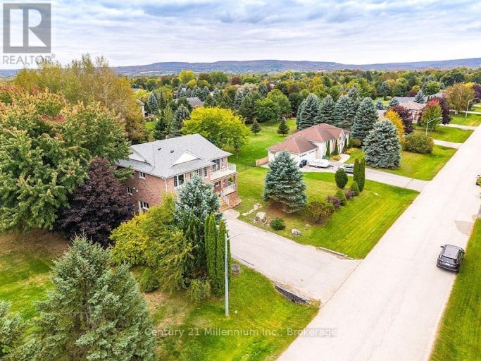 46 DONALD AVENUE, Clearview (Nottawa), Ontario, L0M1P0