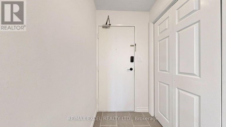 1808 - 10 EDGECLIFF GOLFWAY, Toronto (Flemingdon Park), Ontario, M3C3A3