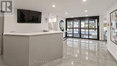 1808 - 10 EDGECLIFF GOLFWAY Toronto (Flemingdon Park) Ontario photo 4