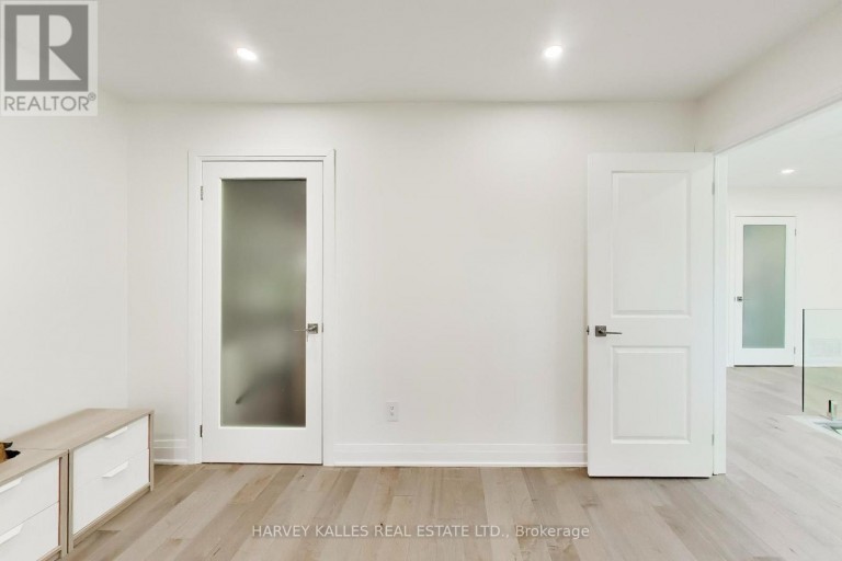 17 CYNTHIA CRESCENT, Richmond Hill (Oak Ridges), Ontario, L4E2P8