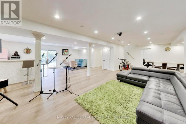 17 CYNTHIA CRESCENT, Richmond Hill (Oak Ridges), Ontario, L4E2P8