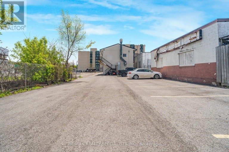 5703 FERRY STREET, Niagara Falls (Hospital), Ontario, L2G1S5