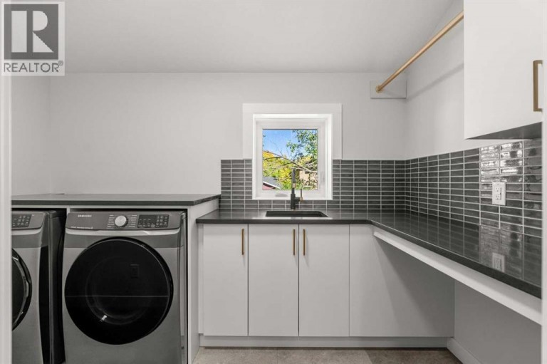 725 53 Avenue SW, Calgary, Alberta, T2V0C4