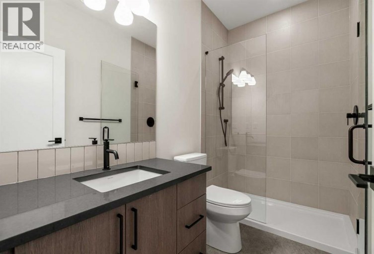 725 53 Avenue SW, Calgary, Alberta, T2V0C4