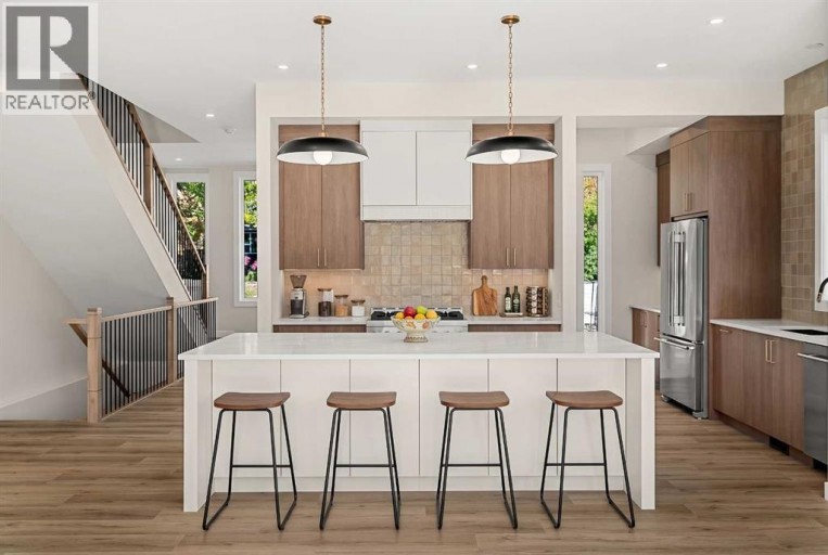 725 53 Avenue SW, Calgary, Alberta, T2V0C4