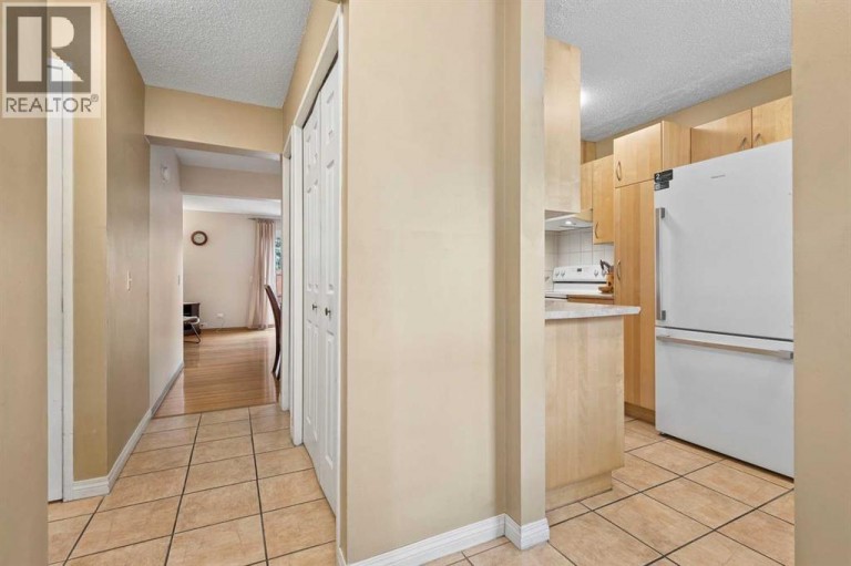 23, 330 Canterbury Drive SW, Calgary, Alberta, T2W1H6