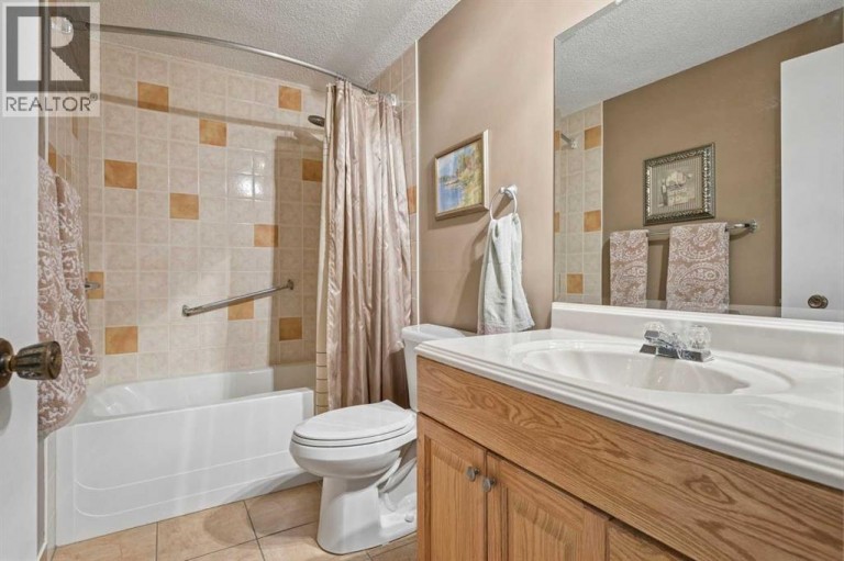 23, 330 Canterbury Drive SW, Calgary, Alberta, T2W1H6