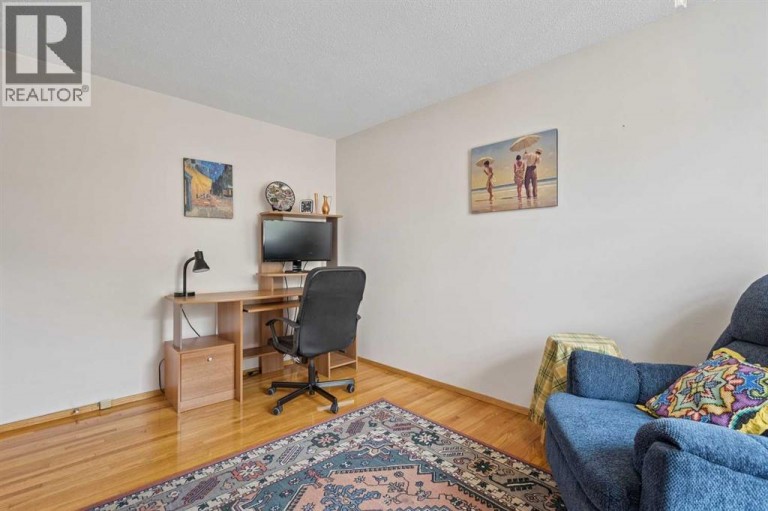 23, 330 Canterbury Drive SW, Calgary, Alberta, T2W1H6