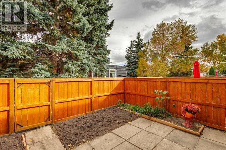 23, 330 Canterbury Drive SW, Calgary, Alberta, T2W1H6