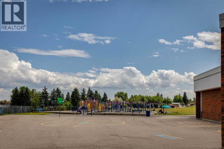23, 330 Canterbury Drive SW, Calgary, Alberta, T2W1H6