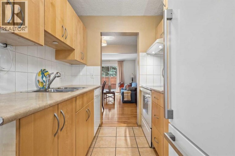 23, 330 Canterbury Drive SW, Calgary, Alberta, T2W1H6