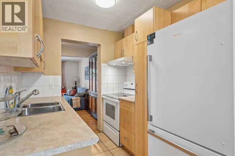 23, 330 Canterbury Drive SW, Calgary, Alberta, T2W1H6
