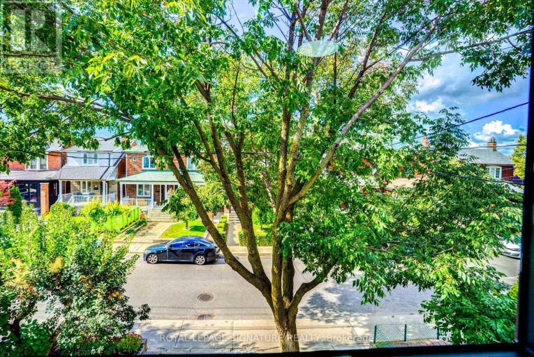 105 EARLSCOURT AVENUE, Toronto (Corso Italia-Davenport), Ontario, M6E4A8