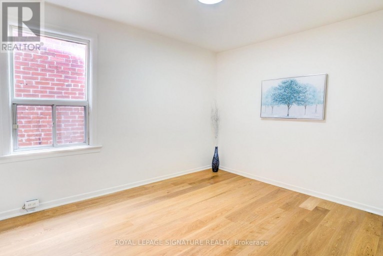105 EARLSCOURT AVENUE, Toronto (Corso Italia-Davenport), Ontario, M6E4A8