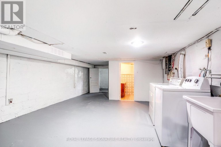105 EARLSCOURT AVENUE, Toronto (Corso Italia-Davenport), Ontario, M6E4A8