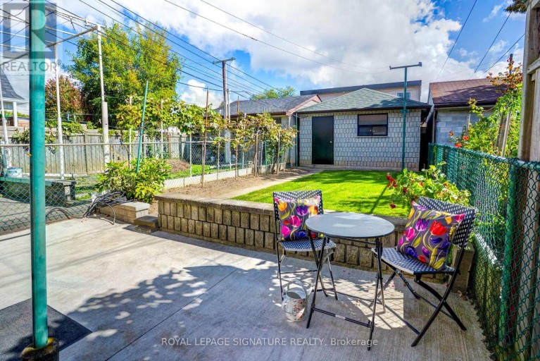 105 EARLSCOURT AVENUE, Toronto (Corso Italia-Davenport), Ontario, M6E4A8