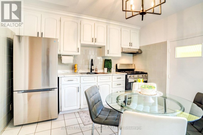 105 EARLSCOURT AVENUE, Toronto (Corso Italia-Davenport), Ontario, M6E4A8