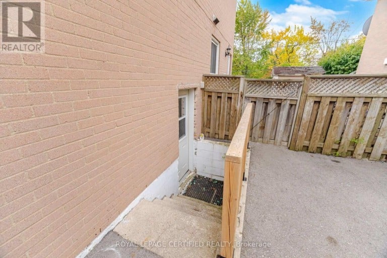 75 CLOVERDALE DRIVE, Brampton (Avondale), Ontario, L6T2T5