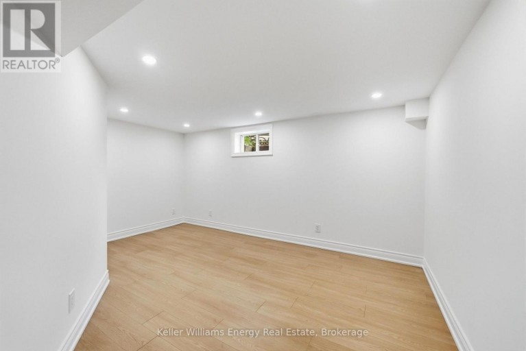 54 EASTLAWN STREET, Oshawa (Donevan), Ontario, L1H7J8