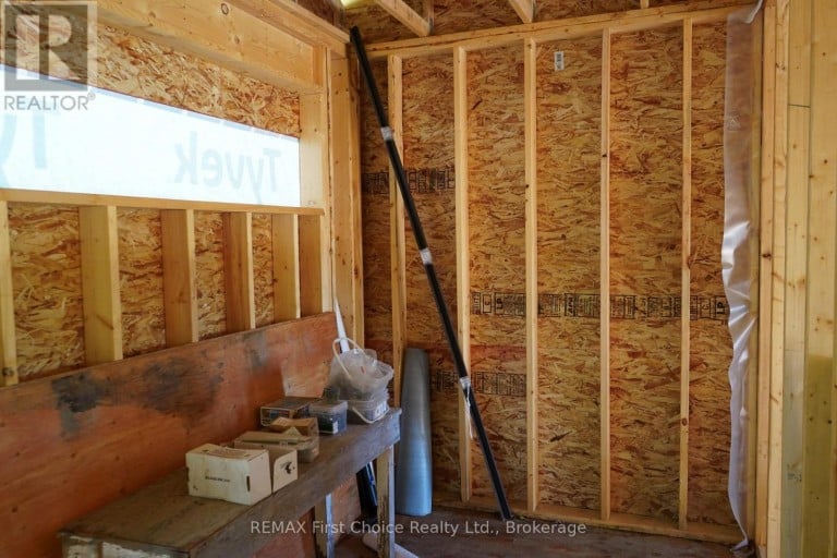 LOT 2 GUNN LAKE ROAD, Kenora Remote Area (Minaki-Winnepeg River), Ontario, P0X1J0