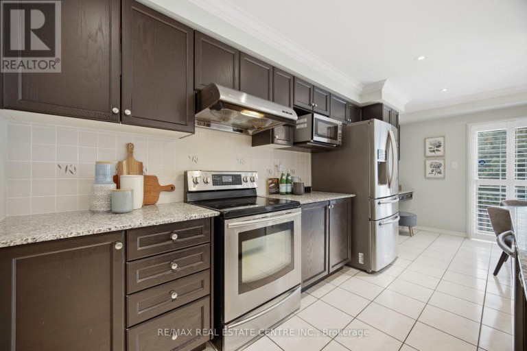 33 MOSELY CRESCENT, Ajax (Central East), Ontario, L1Z0M9