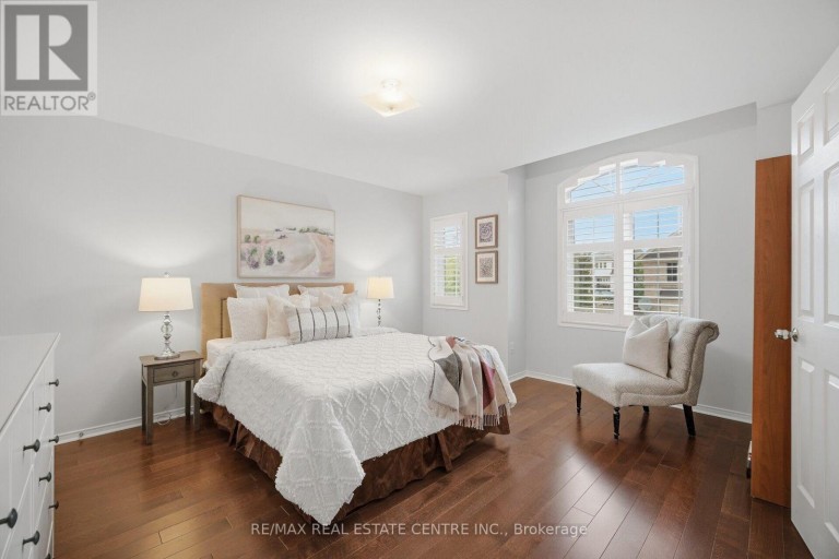 33 MOSELY CRESCENT, Ajax (Central East), Ontario, L1Z0M9