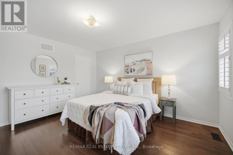 33 MOSELY CRESCENT, Ajax (Central East), Ontario, L1Z0M9