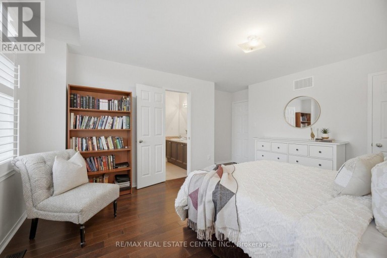 33 MOSELY CRESCENT, Ajax (Central East), Ontario, L1Z0M9