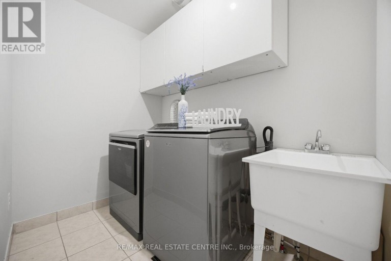 33 MOSELY CRESCENT, Ajax (Central East), Ontario, L1Z0M9