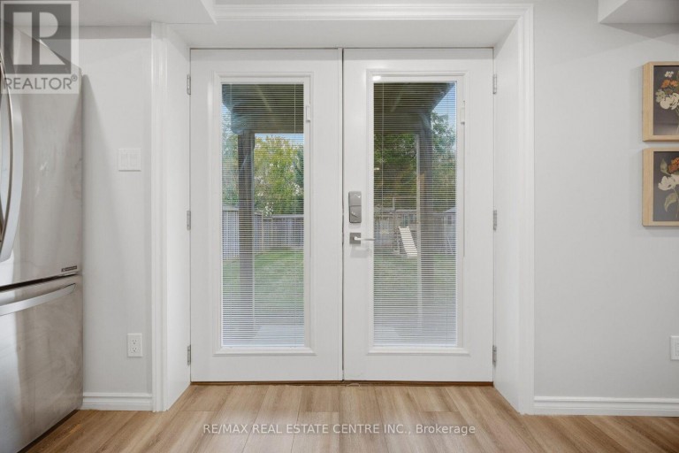 33 MOSELY CRESCENT, Ajax (Central East), Ontario, L1Z0M9