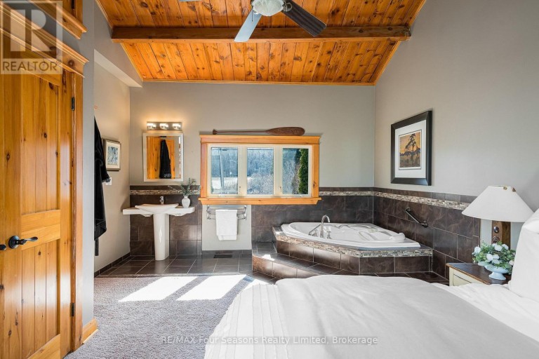 147 LAKESHORE ROAD E, Blue Mountains, Ontario, L9Y0M9