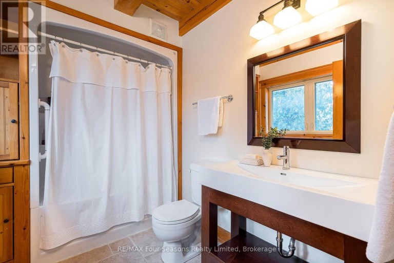 147 LAKESHORE ROAD E, Blue Mountains, Ontario, L9Y0M9